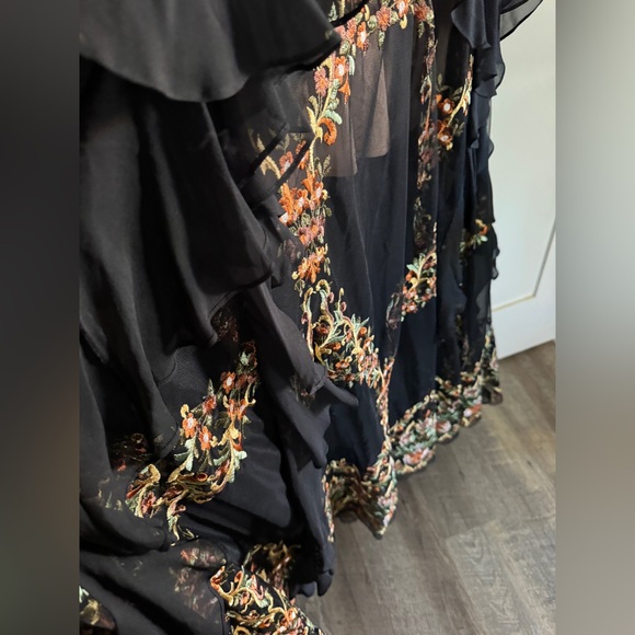 ✨STUNNING✨Tiered ruffled embroidered BCBG MAX AZARIA GOWN DRESS - Picture 7 of 13